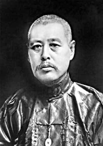 1912年，50岁的曹锟迎娶20岁的富家千金陈寒蕊。新婚夜，一番云雨过后，曹锟倒