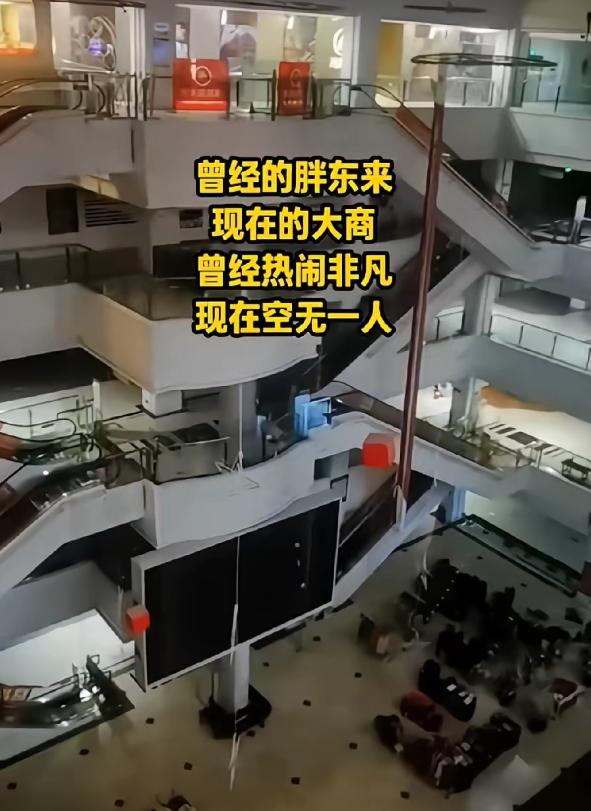 给胖东来涨房租的那位房东——准确说，是那几十户小业主里带头抬价的那位——这辈子做