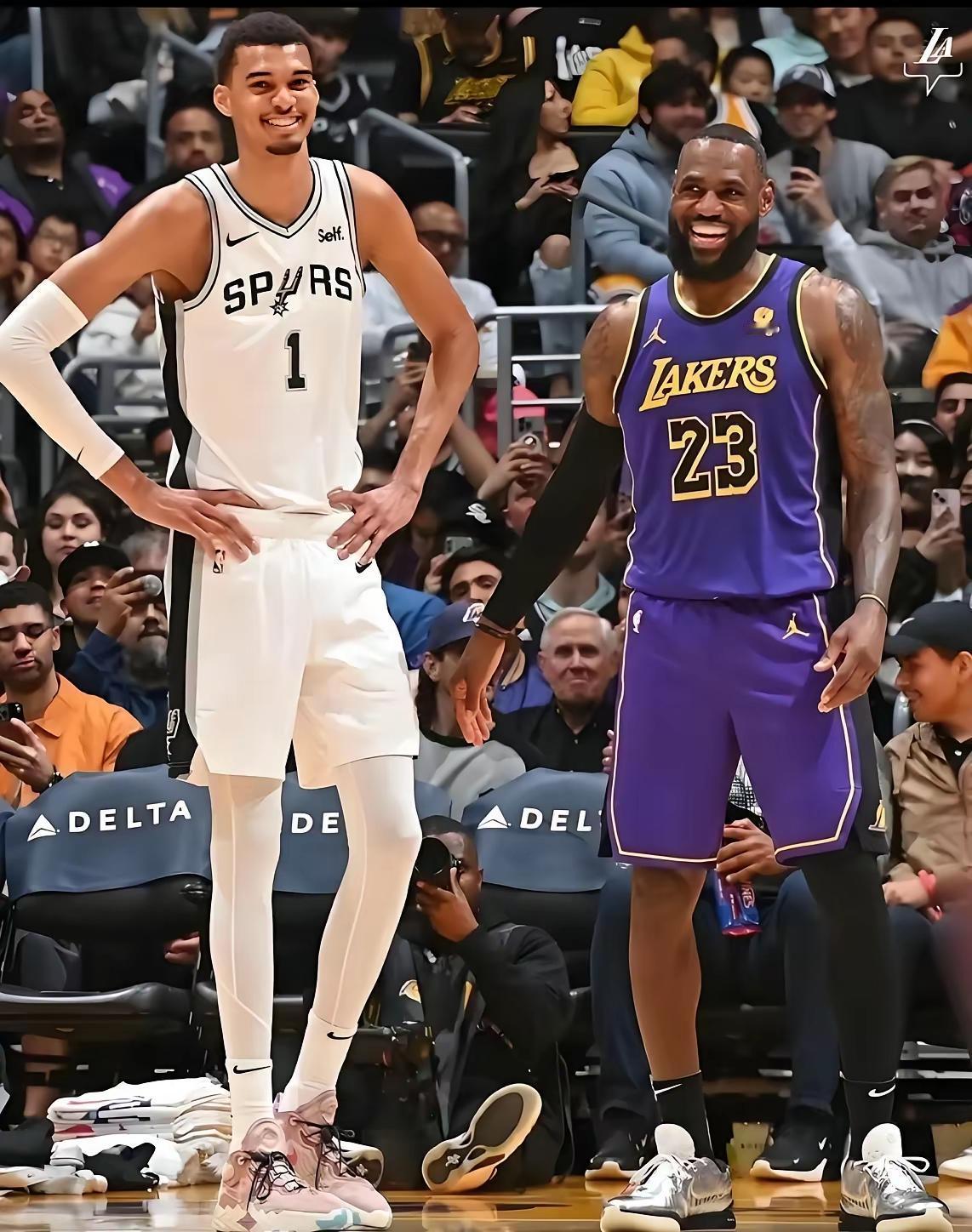 ​​2026年NBA全明星，文班亚马面对采访满是对老詹的敬意。
文班亚马作为新生