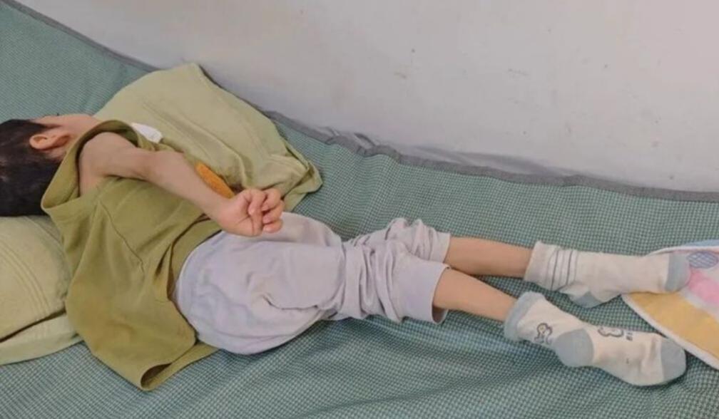 2019年，王莹在广州南方医科大学珠江医院早产生下男婴栓柱，出生时阿氏评分为10