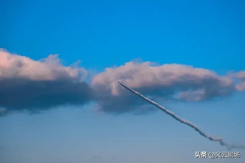 目前的俄乌战争要结束，非常困难，双方在领土问题上毫不相让，致使谈判几乎没有什么进