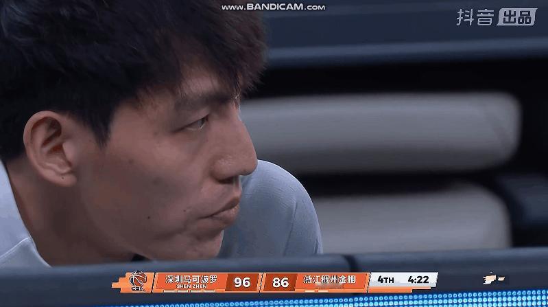 镜头不断给到场边吴前特写CBA季后赛深圳男篮vs浙江男篮吴前