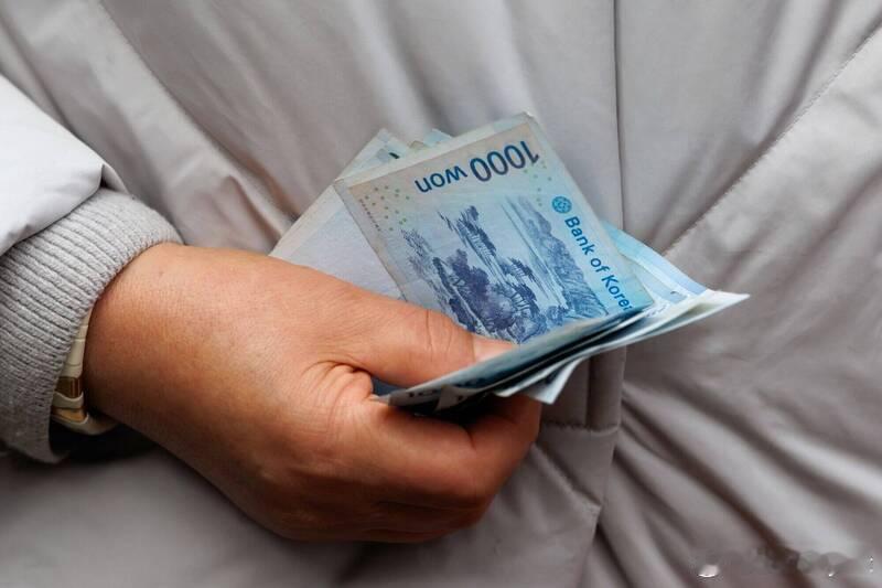 每包10万韩元！韩媒：压岁钱成韩国成年人春节“最重负担”海外新鲜事ai热点共创计