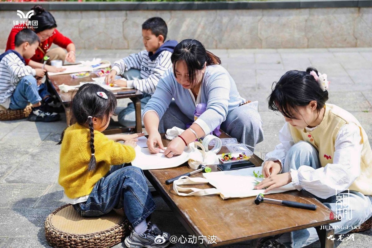 宁波清明文旅火爆春游赏花人气拉满 2026年清明假期首日，宁波天气晴好，文旅市场