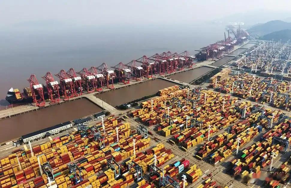 现在的中国经济，整体底子很稳，没有衰退，只是早就告别了以前那种飞快上涨的阶段。不
