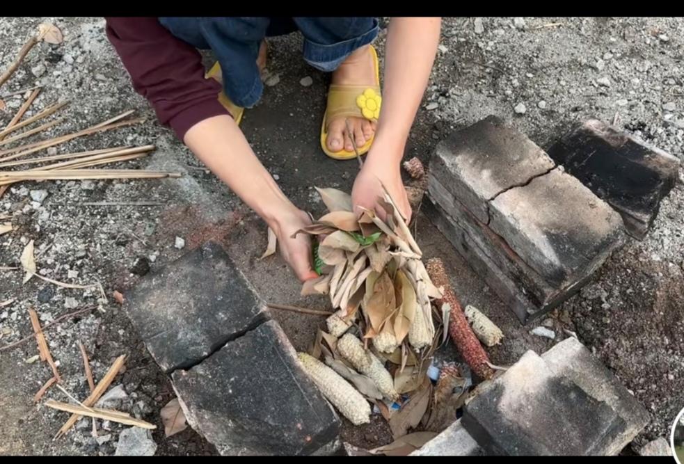 广西一帆妈妈是在丢广西人的脸吗？
广西一帆妈妈为什么要在猪圈对面地上烧火做菜？