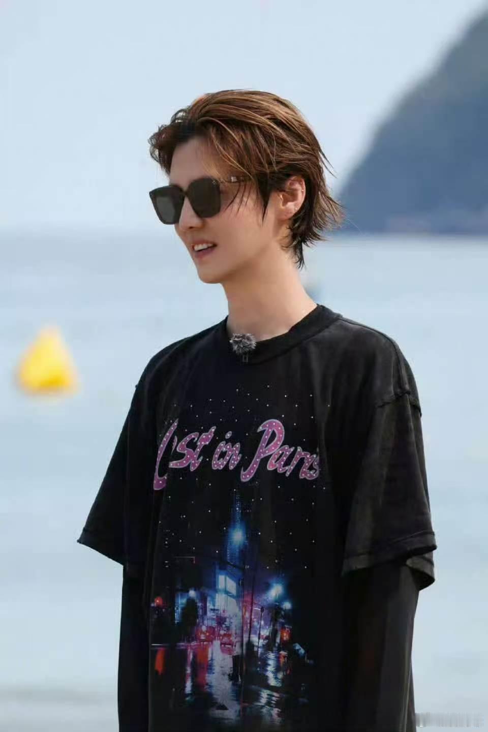 鹿晗连续11年助力足球事业鹿晗坚持11年做公益 十一年坚守如一，助力足球事业，传