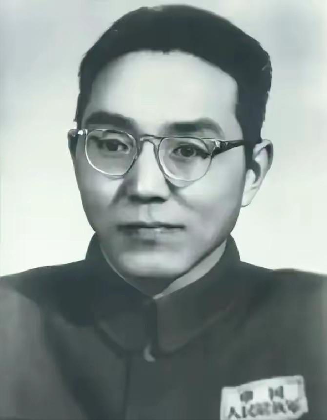 1947年，地下情报系统遭遇重创，多处秘密电台被敌人捣毁，大批地下工作者暴露被捕