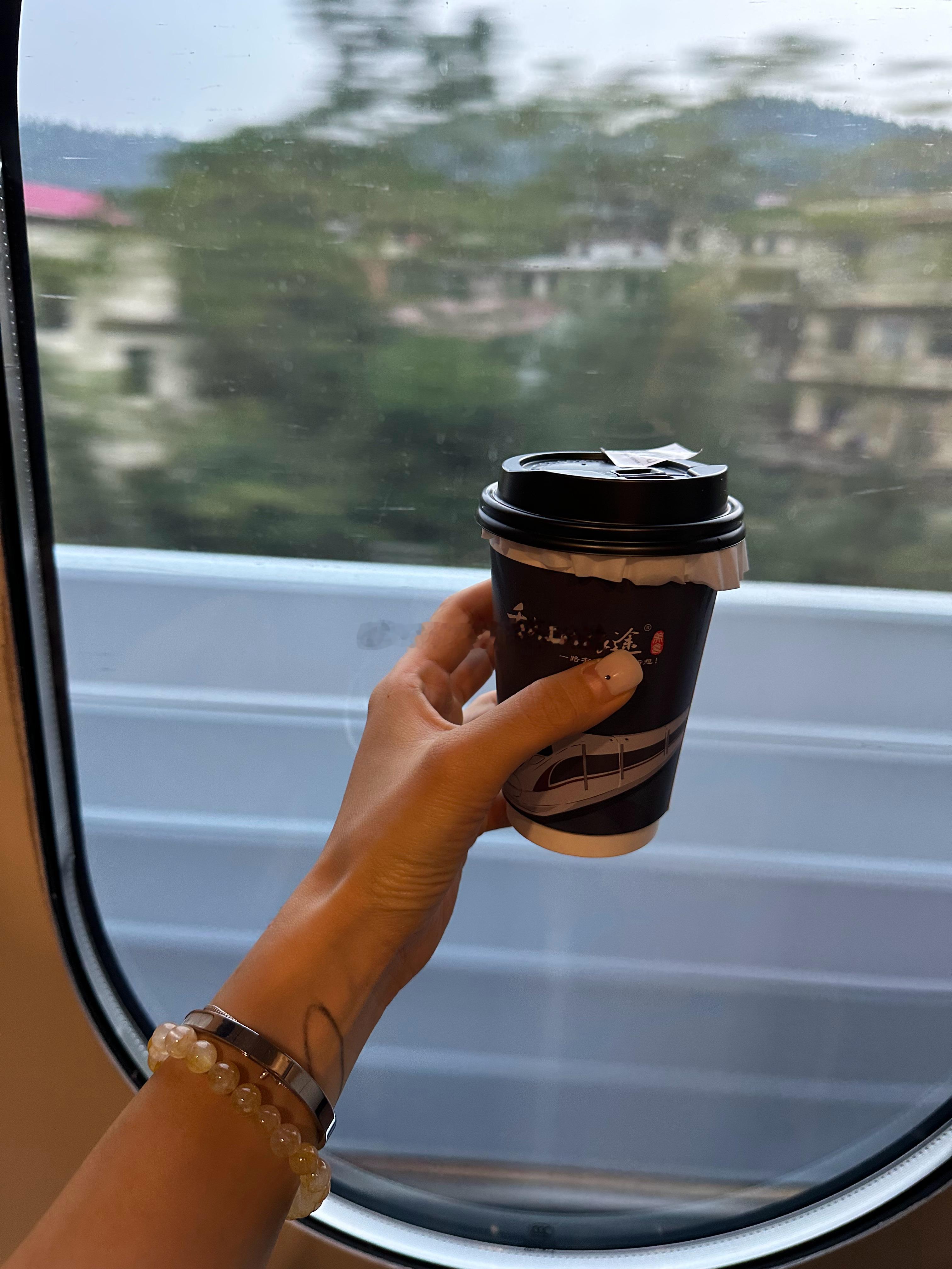 好家伙，我想着一杯冰美式撑死能多少钱就没问广州铁路明明可以直接抢钱，却还给了我一