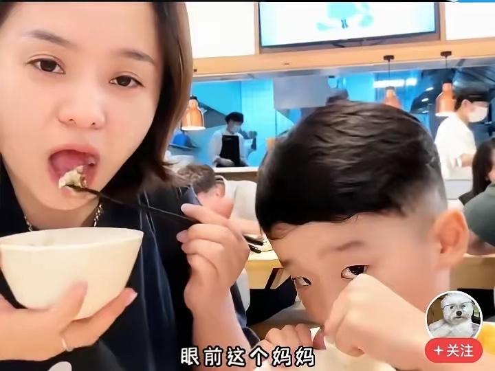 为了揍自家熊孩子，香港妈妈攥着通行证憋了一路火，脚刚踏出深圳口岸才敢动手，这事传