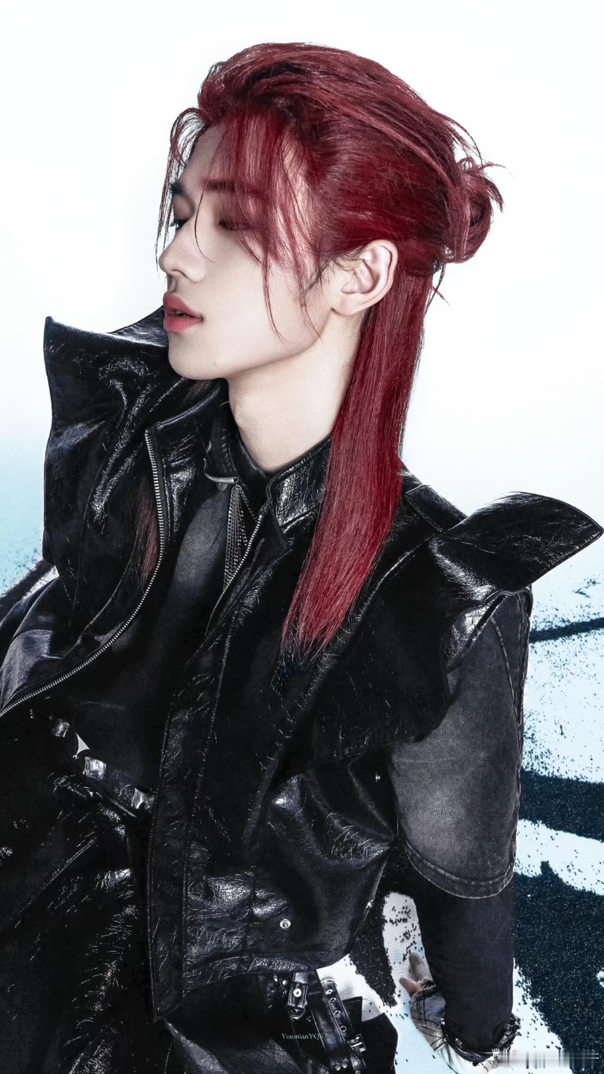 宋亚轩真的染红发了宋亚轩红发机械造型帅到炸裂！表现力绝了，各种风格都拿捏得死死的