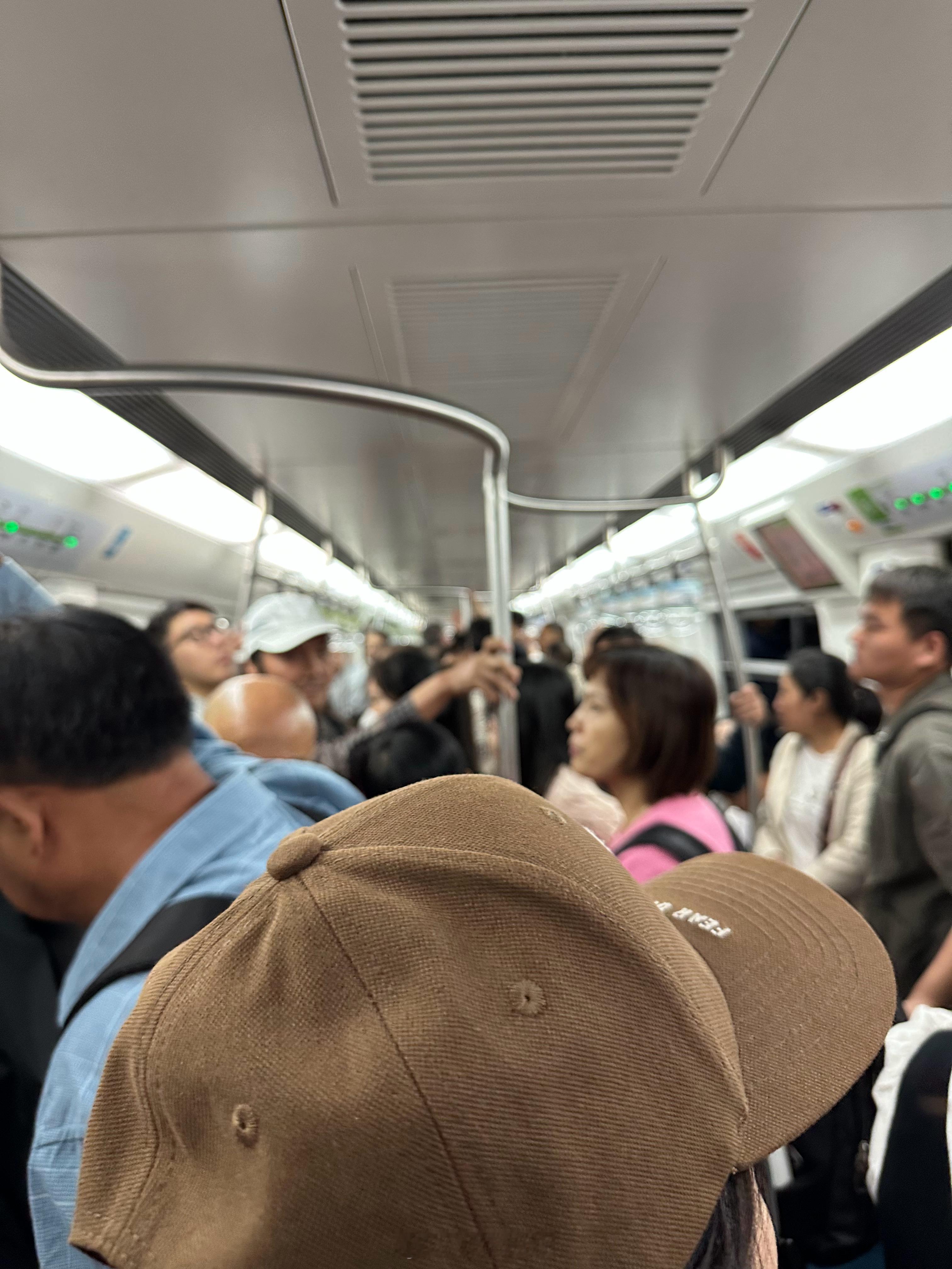 有个哥们对我说，一个月在北京工资2万块钱不够花，这真的假的啊？ ​​​