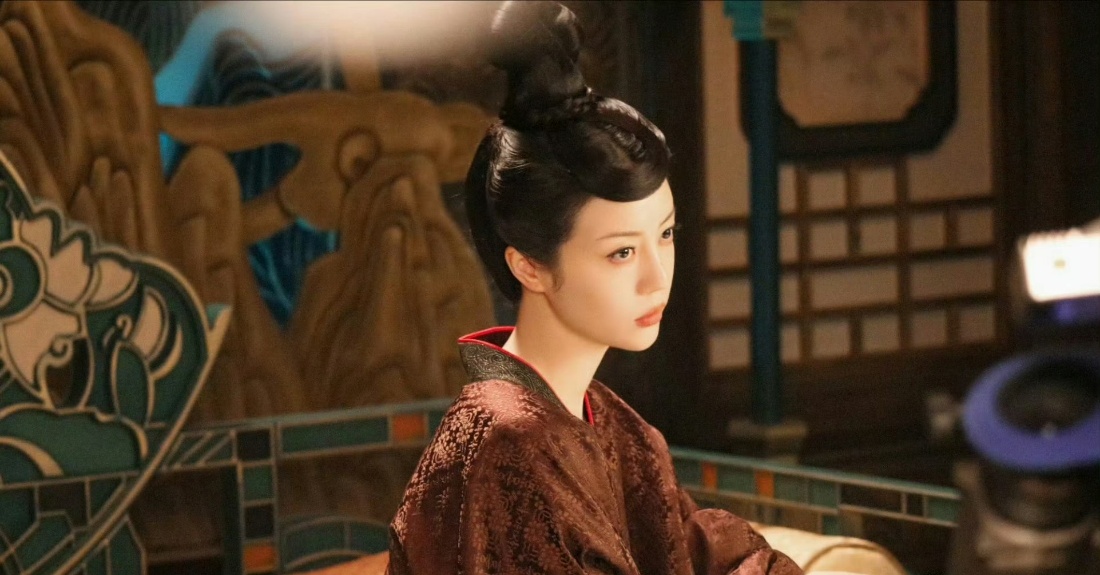 李溪芮重回古装赛道这设定好新奇，全息网游古装副本加AI仿生人的组合 ​​​