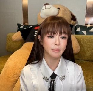 冉莹颖回应卖房还债冉莹颖理解邹市明冉莹颖看得很开：除了生死都是擦伤。她理解邹市明