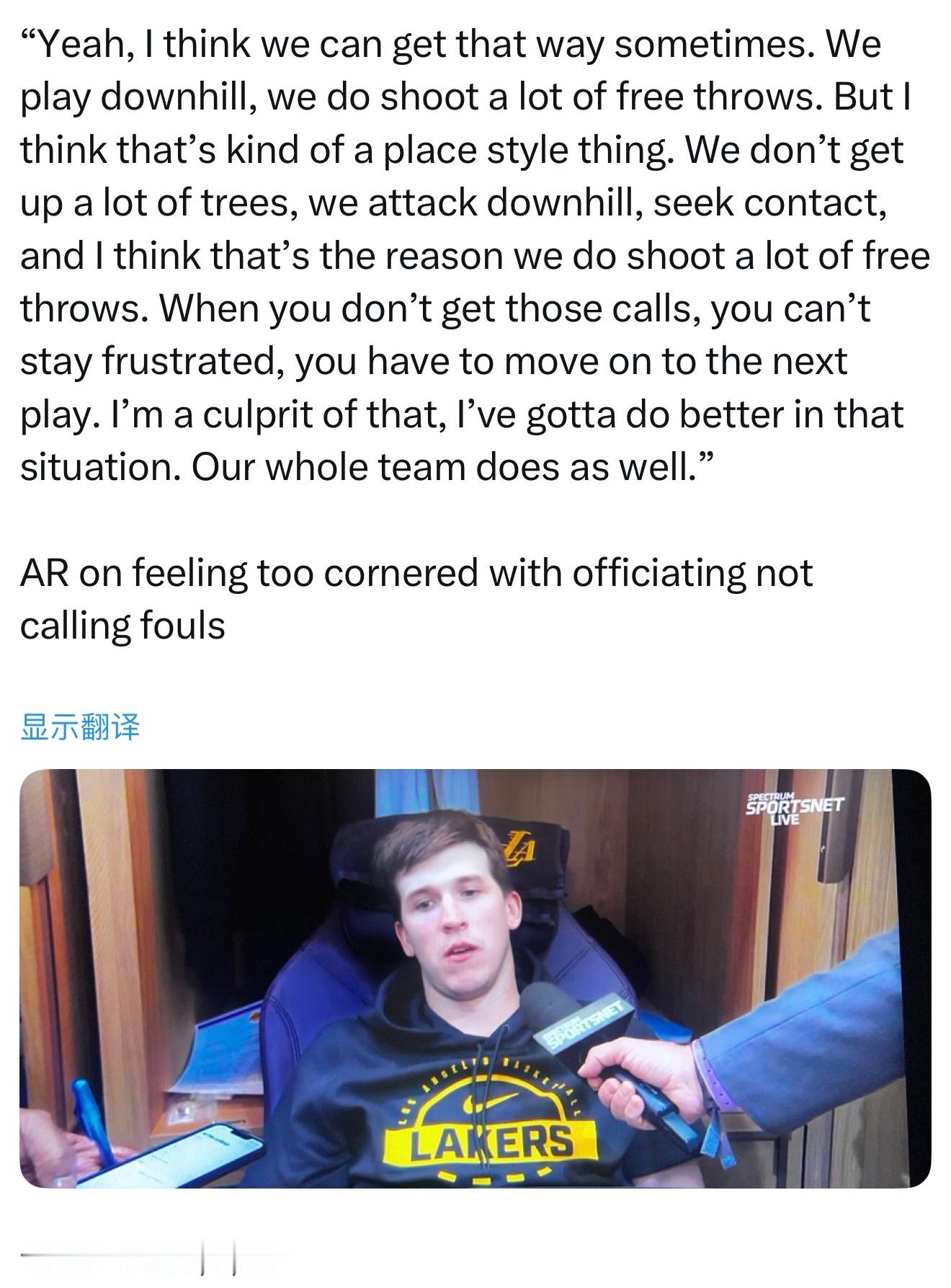 里夫斯谈到球队因裁判不吹犯规而感到沮丧时表示：“是的，我认为有时候我们确实会陷入