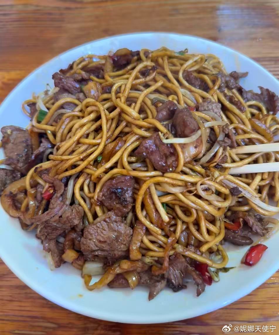 炒面……炒肉…… ​​​