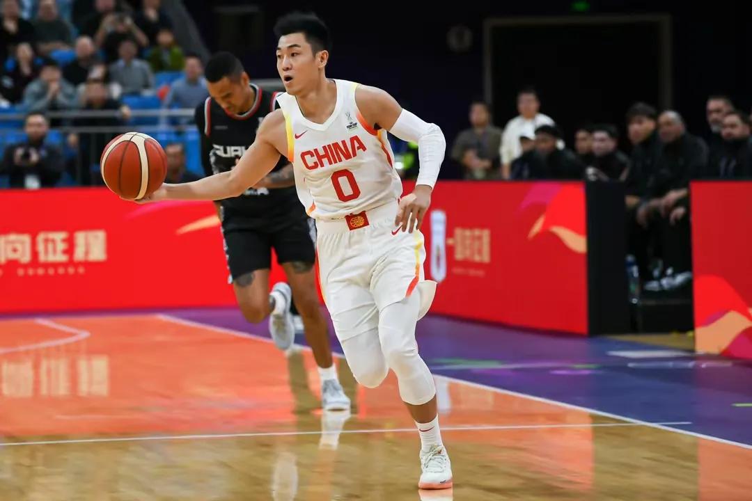 渐入佳境！中国男篮12记三分射落波黑。
热身赛第三场，中国男篮迎来了无论是实力还