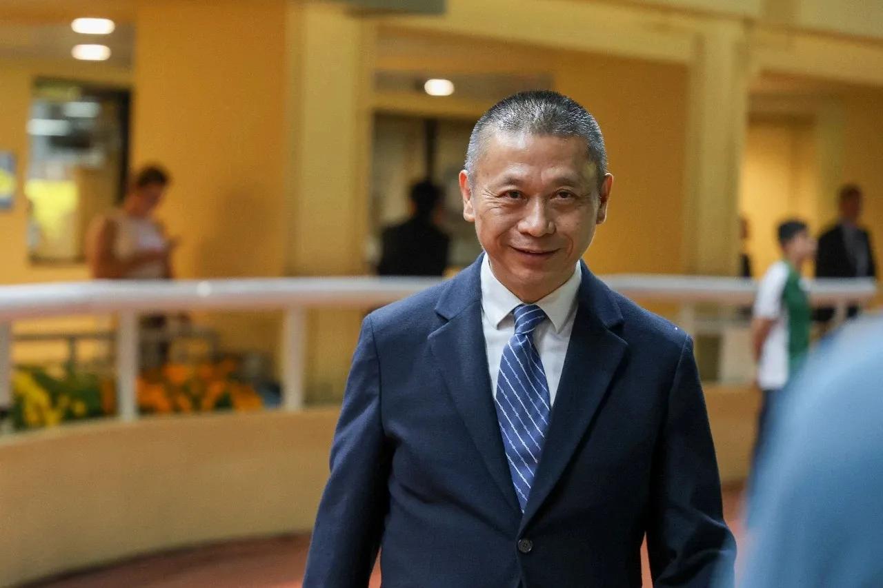 赛季末的冠军练马师荣誉竞争愈演愈烈。昨晚跑马地谷中赛事，形势逆转，排名第三的沈集