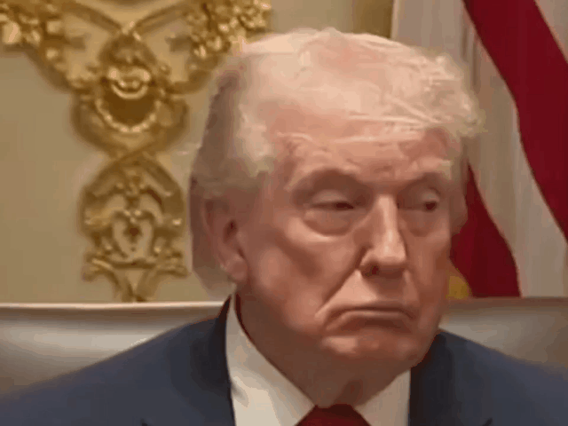 特朗普在内阁会议上开玩笑说任期结束后会搬到委内瑞拉竞选总统:“我是民调最高的人，