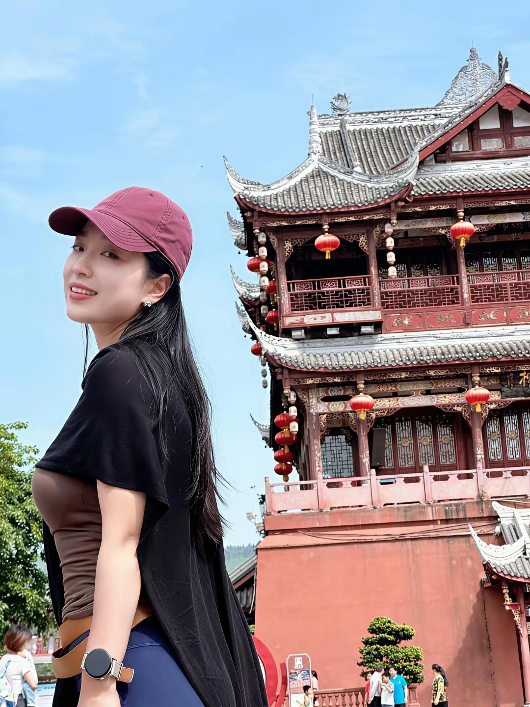 瘦美还是胖更美微胖才是天花板，健康才是最重要的健美。瘦骨嶙峋是一种病态微胖曲线 