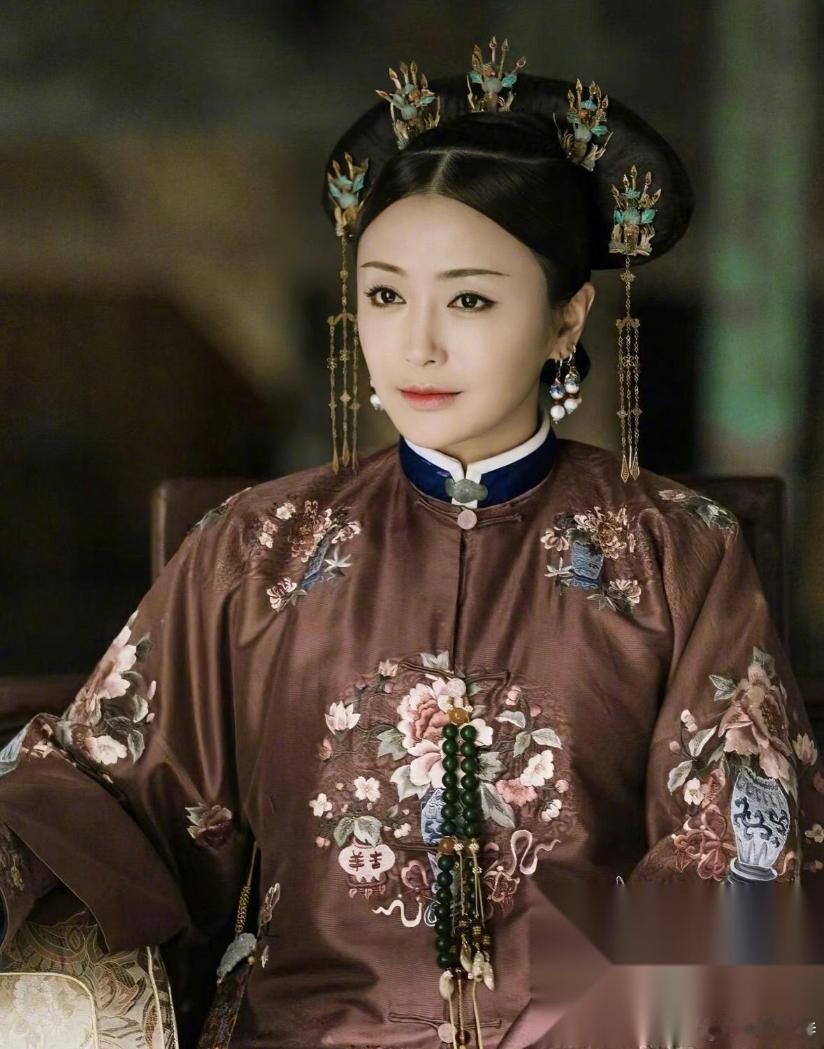 于正聊《朝玉阶》玉贵妃这个角色， 说人选是他早年爆剧的女主， 两人很多年没合作。