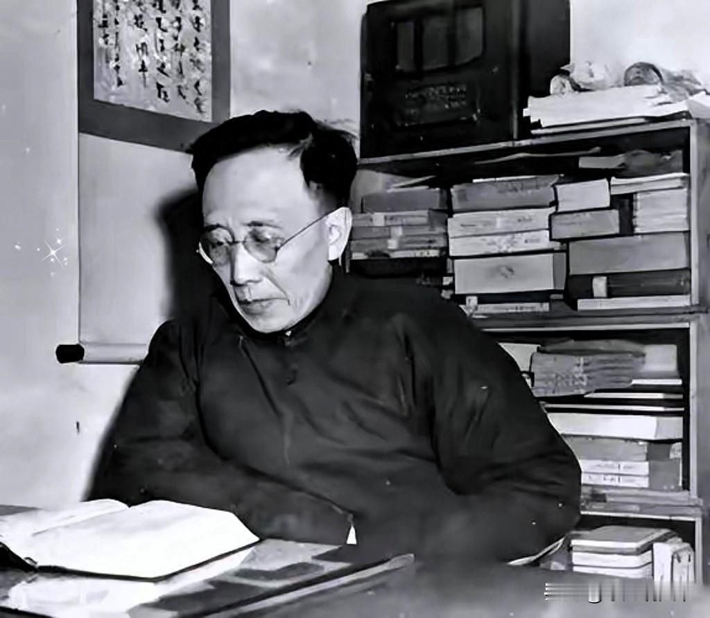 南京博物院一事，让人想到郭沫若。

郭沫若在特殊年代，虽然有一定的争议，但咱们得