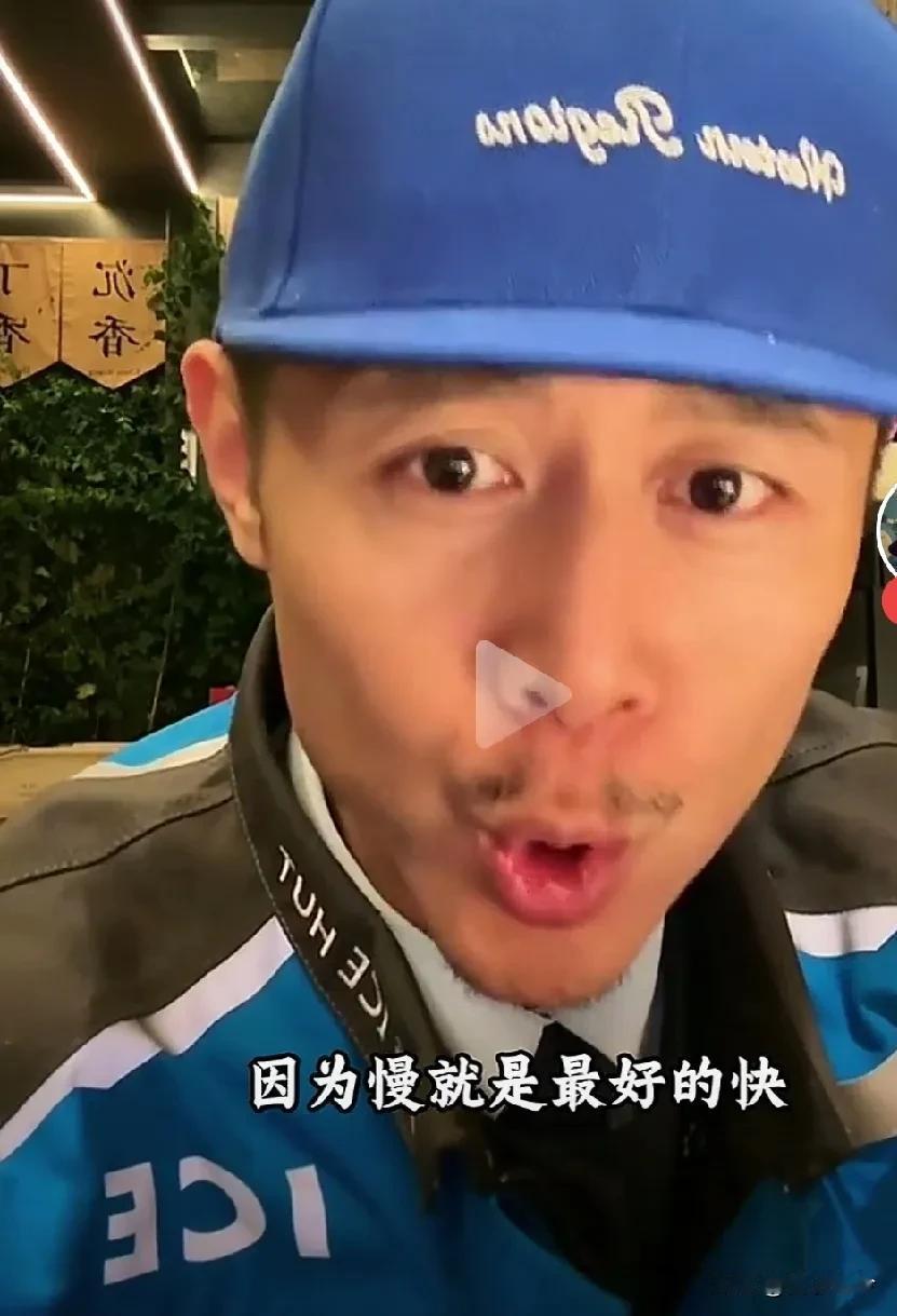 在人人都想走捷径，都想一步登天的时代，大冰老师却告诉我们要“走暗路、进窄门、耕瘦