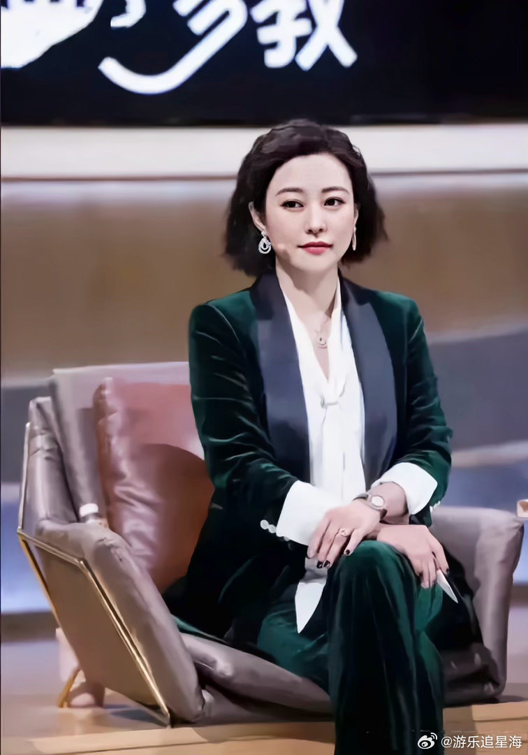 郝蕾的电子褪黑素是恐怖故事无限超越班 郝蕾这反差感也太绝了吧！台前气场全开，台后