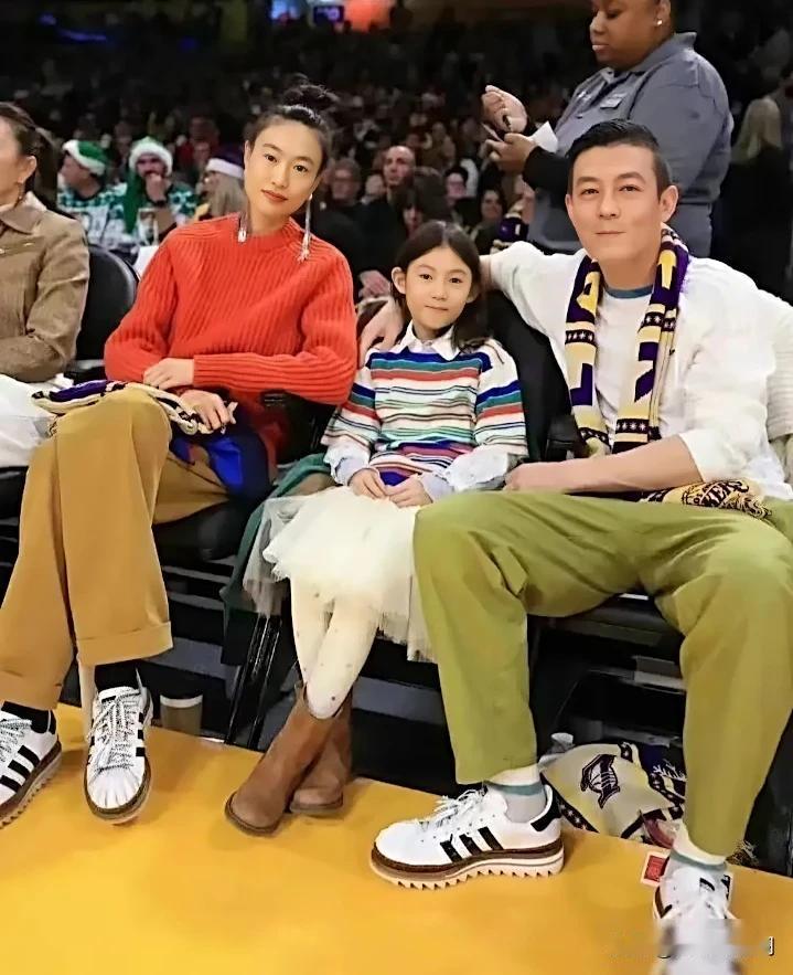 真的没想到陈冠希都结婚了，还有个这么大的女儿！#明星圈那点儿事#