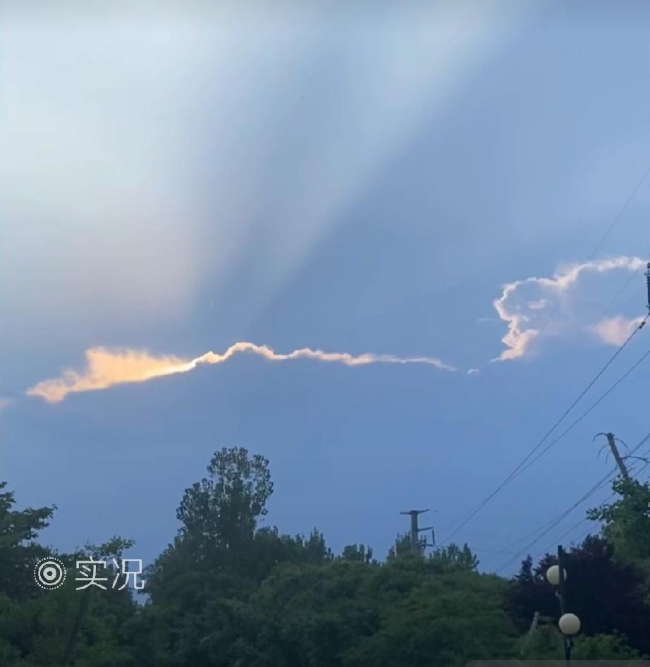 分享一张最近随手拍的照片。雨后的曹县城早晨