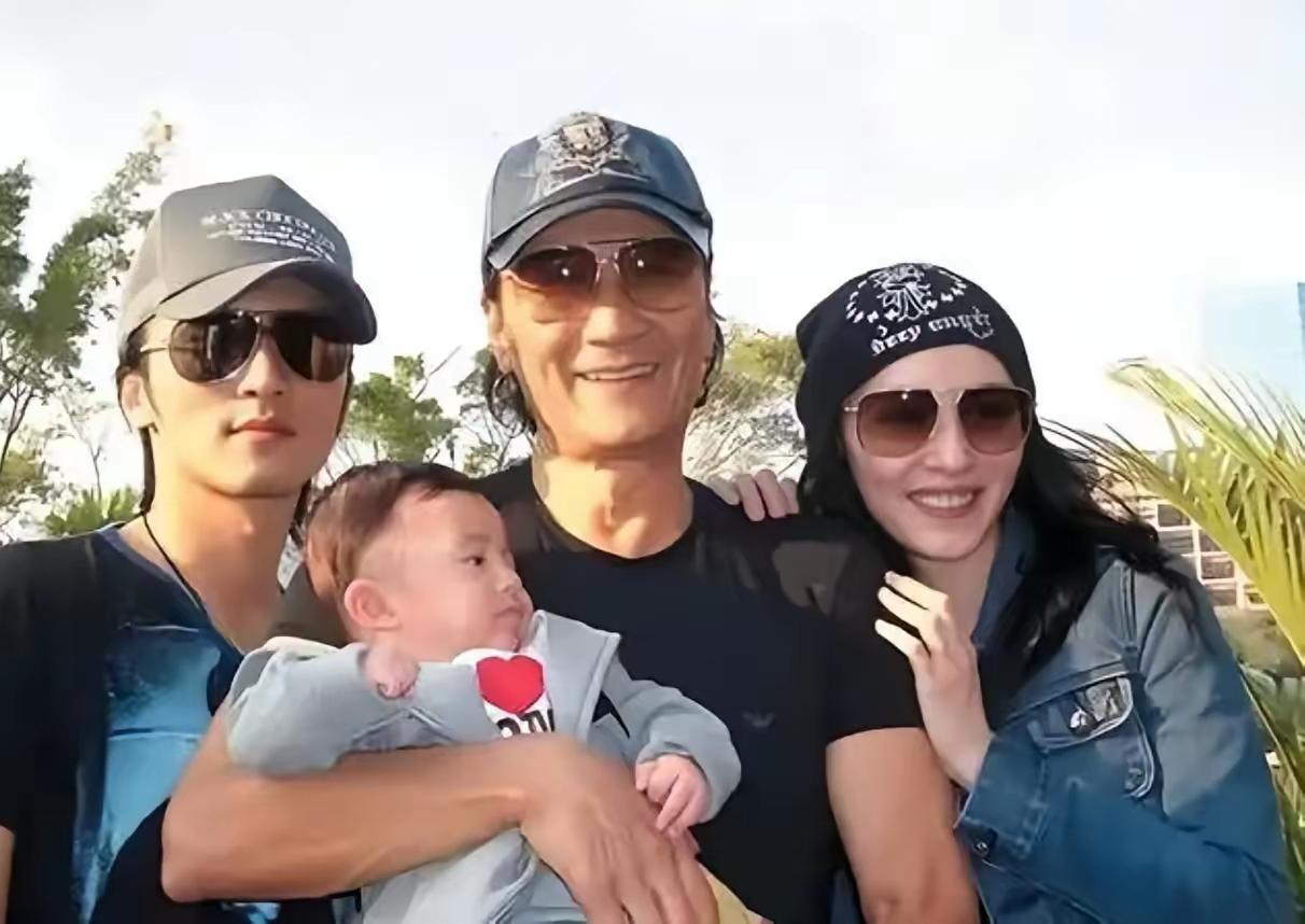 四哥走了
我想两个儿媳妇应该都会去吧
毕竟张柏芝一定会带着孩子去的，血脉如此！王