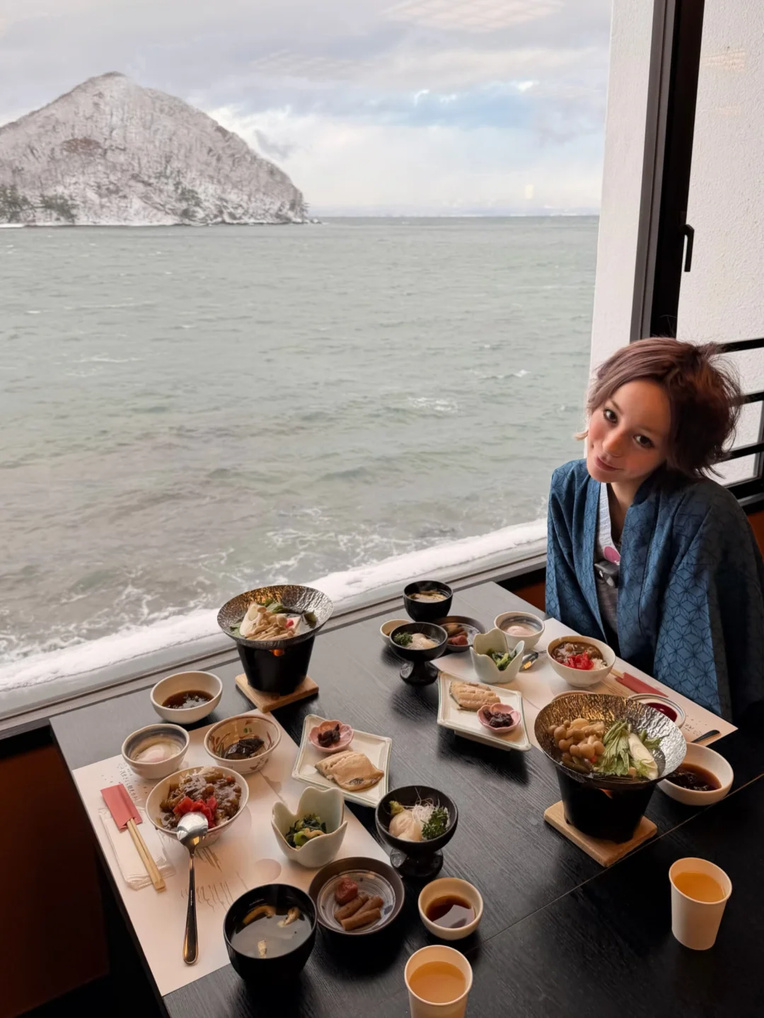 头发昨晚被枕头揍了