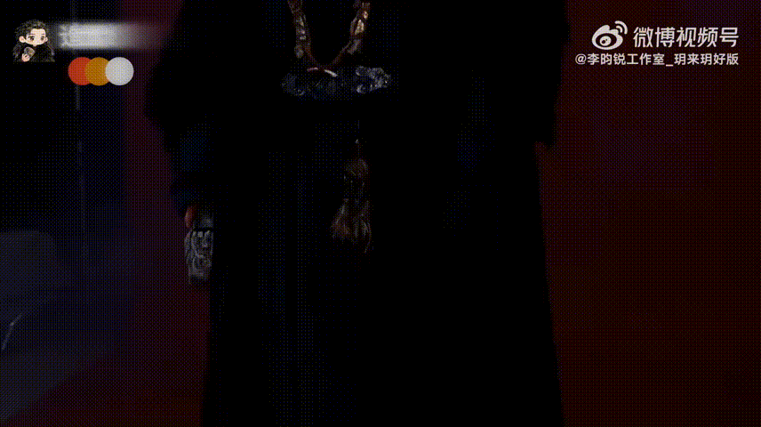 李昀锐定妆的百变诸葛玥定妆花絮里的细节太戳人，睫毛凝霜、血痕点缀的战损妆，搭配李