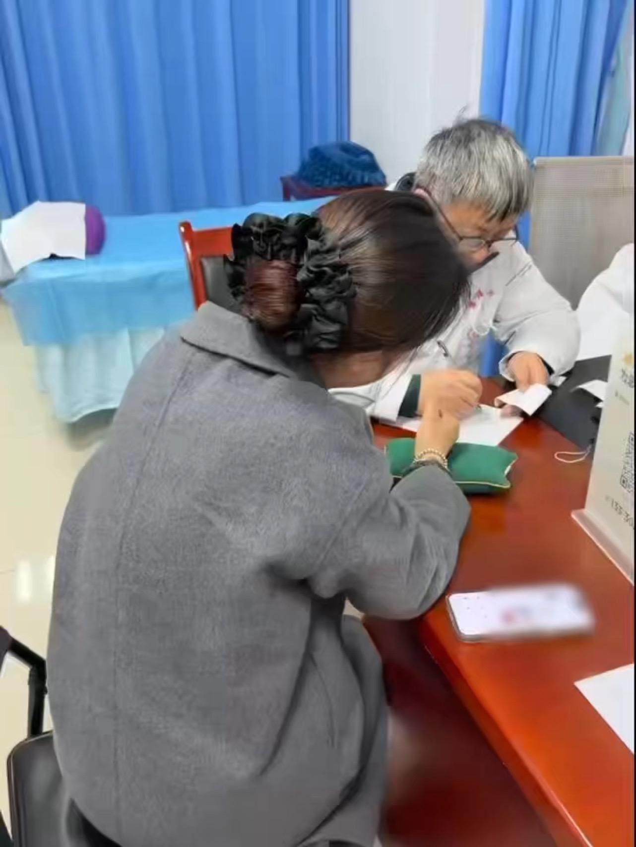 秦爷爷你给我开的药好苦