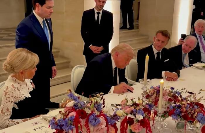 G7晚宴当着各国首脑签备忘录，美伊协议把内塔尼亚胡晾一边
特朗普的底牌越打越急，