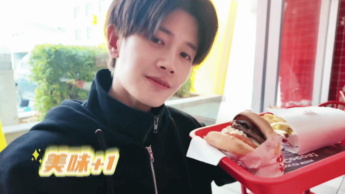 吃饭喽，好好吃饭，身体棒棒任嘉伦