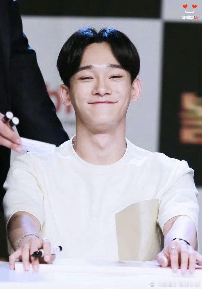 金钟大女儿嘴角的弧度 金钟大女儿嘴角的弧度，完全小猫来的！金钟大女儿的半脸照