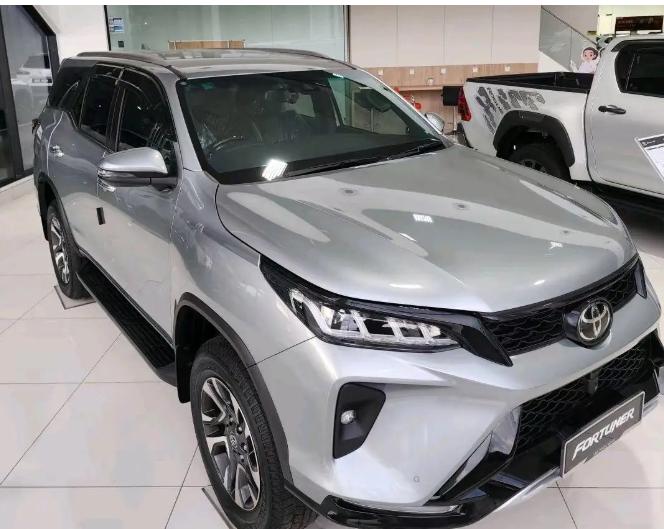 硬派SUV新王者？丰田FORTUNER四驱来袭，实力不输普拉多在越野车的世界里，