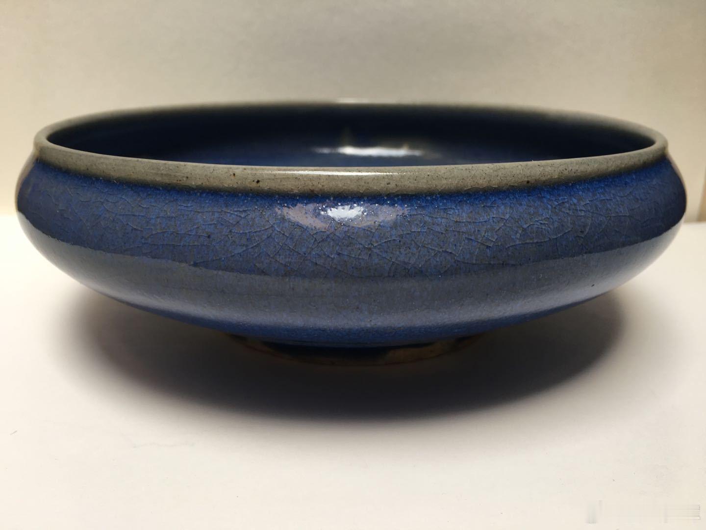 每周鉴赏收藏精品之北宋钧窑蓝釉钵式洗        在当下的主流看法中，北宋末期