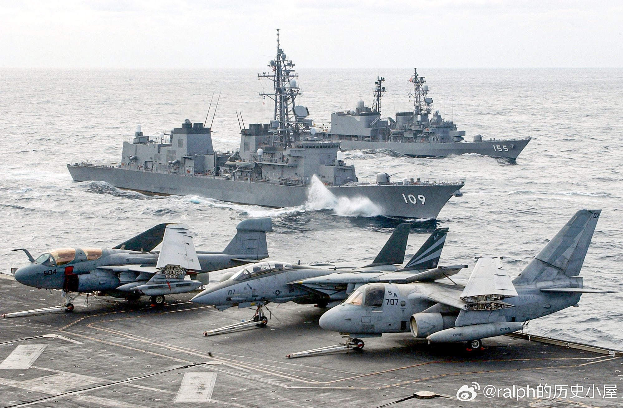 2002年11月从小鹰号航空母舰上遥望日本海上自卫队舰艇军事历史全触达