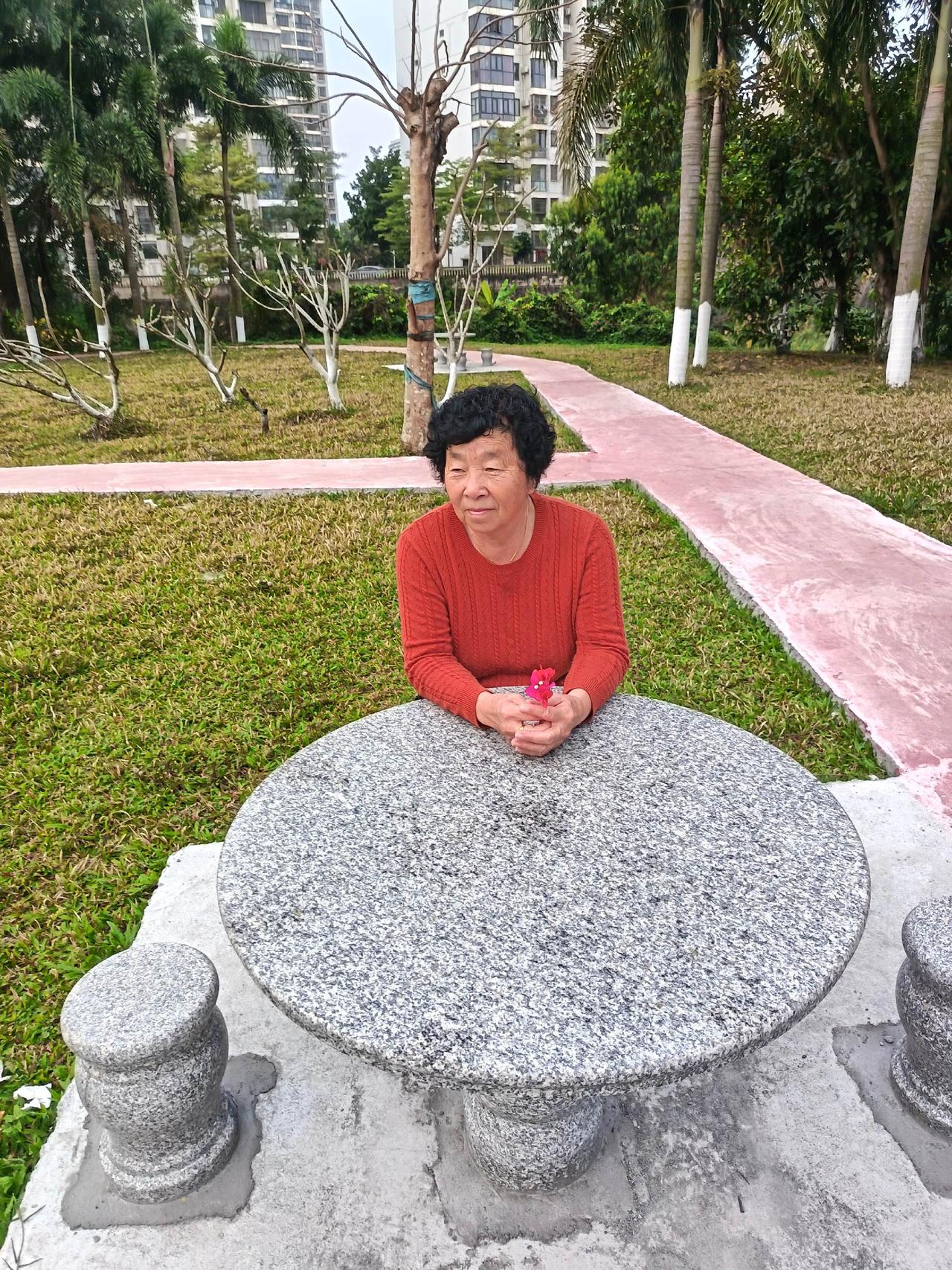 人的有一棵善良的心，没良心的人，一定有因果，有报应，善有善报，一一