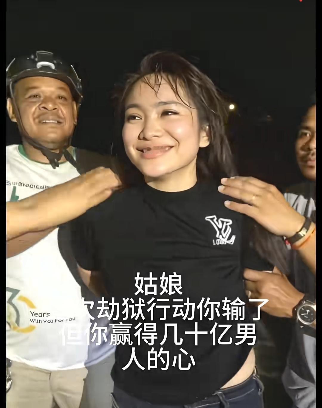 大嫂落网：踏入罪恶行当，美人胚子终毁于歧途
 
大嫂此刻怕是心态崩塌了吧？大哥没