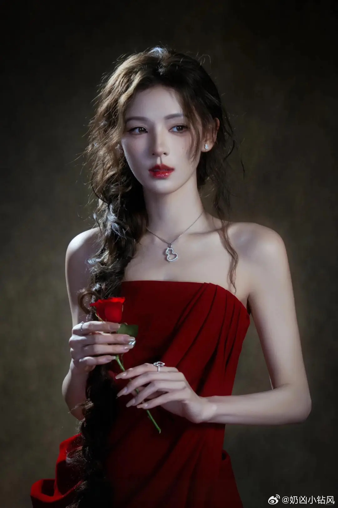 张予曦 商务对女明星而言，从来不是冷冰冰的销量数字。尤其在现在这个圈子里，男艺人