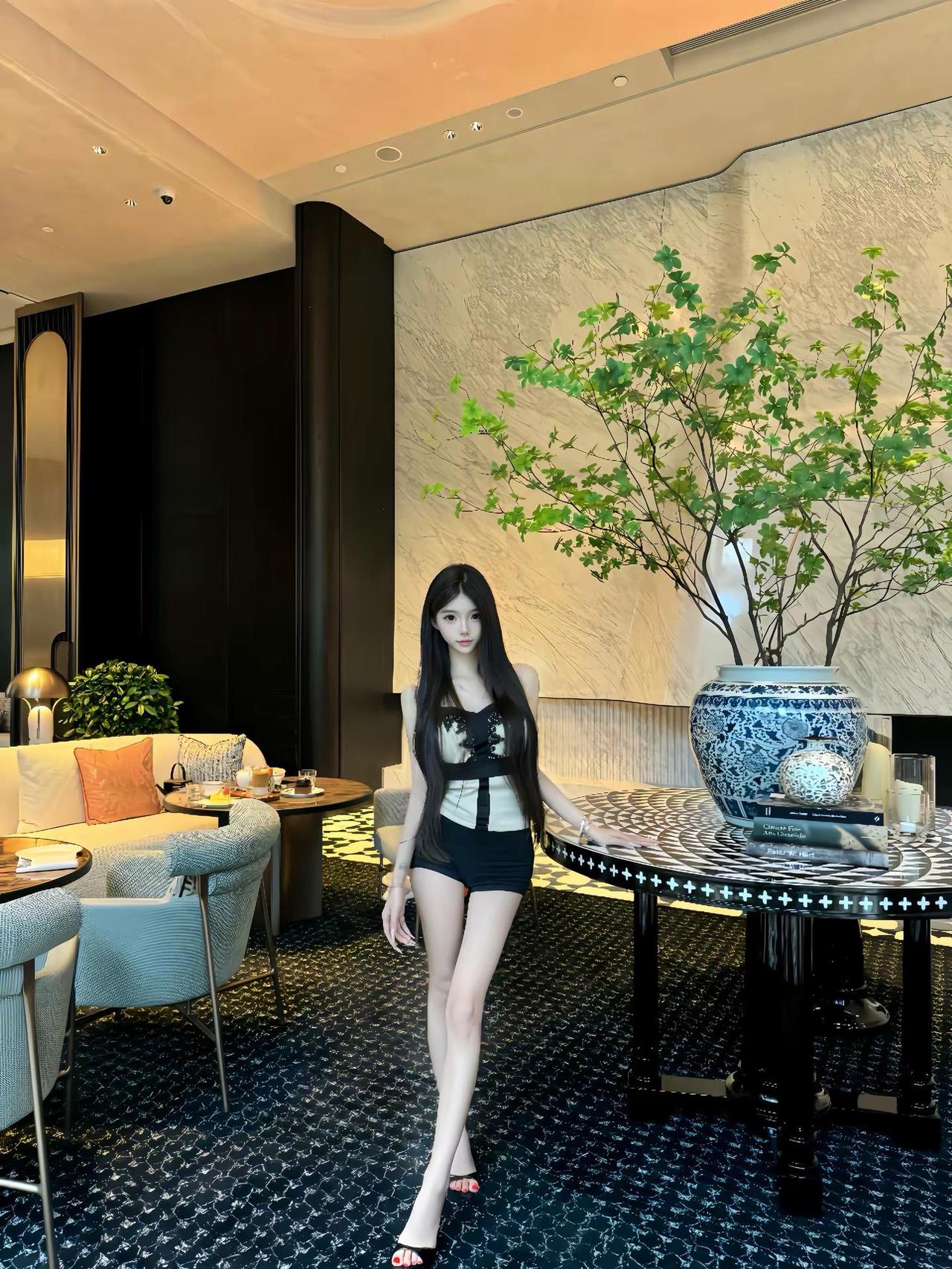 再废话 我就用高跟鞋跟踩烂你的嘴