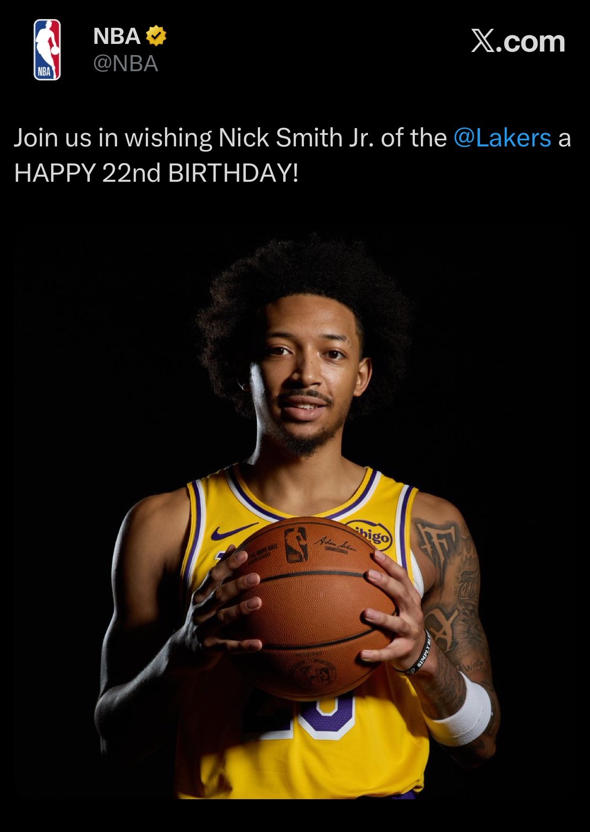 尼克-史密斯22岁生日快乐！🎂 