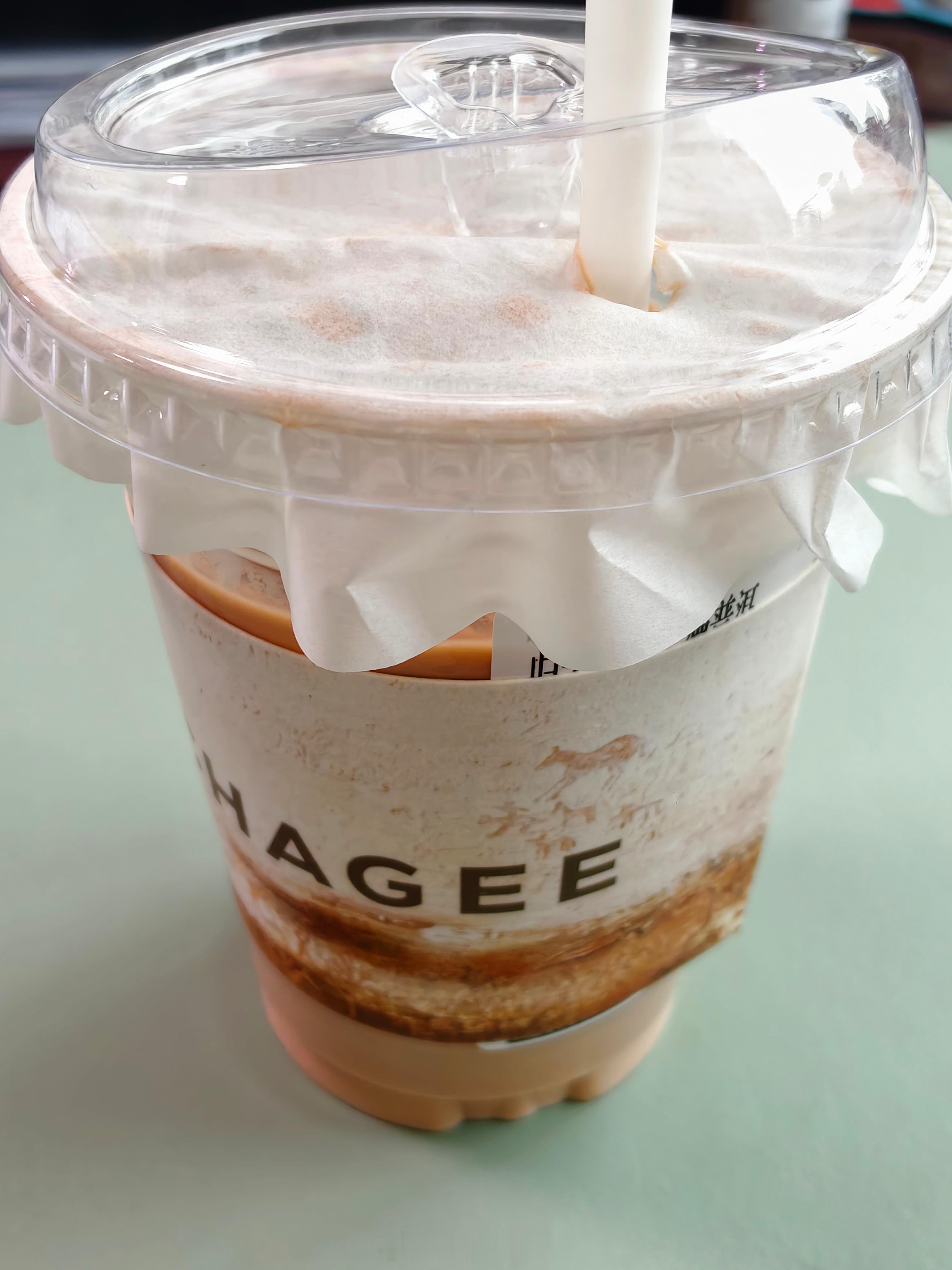 跟风买了一杯，买的云漫普洱，感觉就是奶茶味儿跟之前茶姬的风格差别还挺大，太甜了，