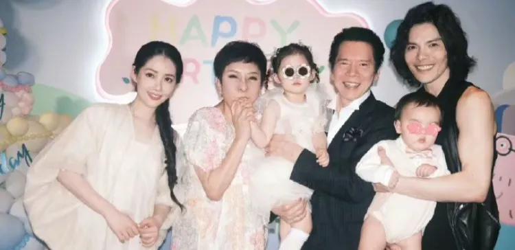 从郭碧婷和向佐为二胎庆生的场景可以看出，她的穿衣风格越来越像向太了！自结婚生子后