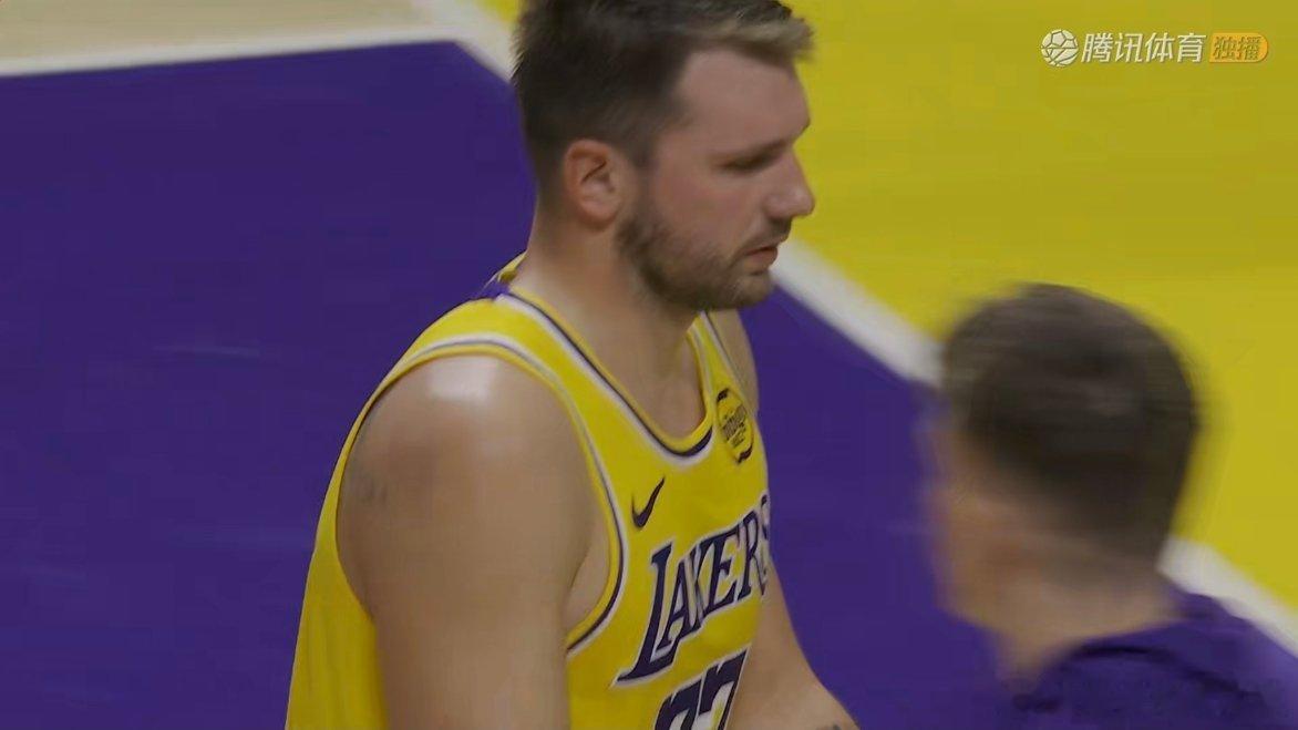 感觉如何？半场湖人61-58领先国王东契奇16分7助，文森特13分，八村垒11分