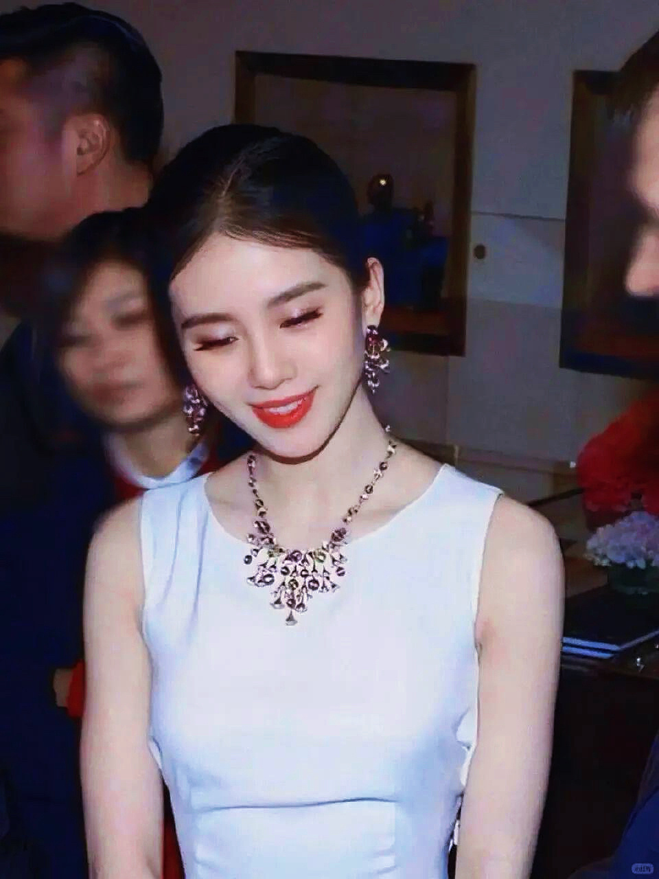 刘诗诗•骨相美人的底气，这么多年一点没变… 