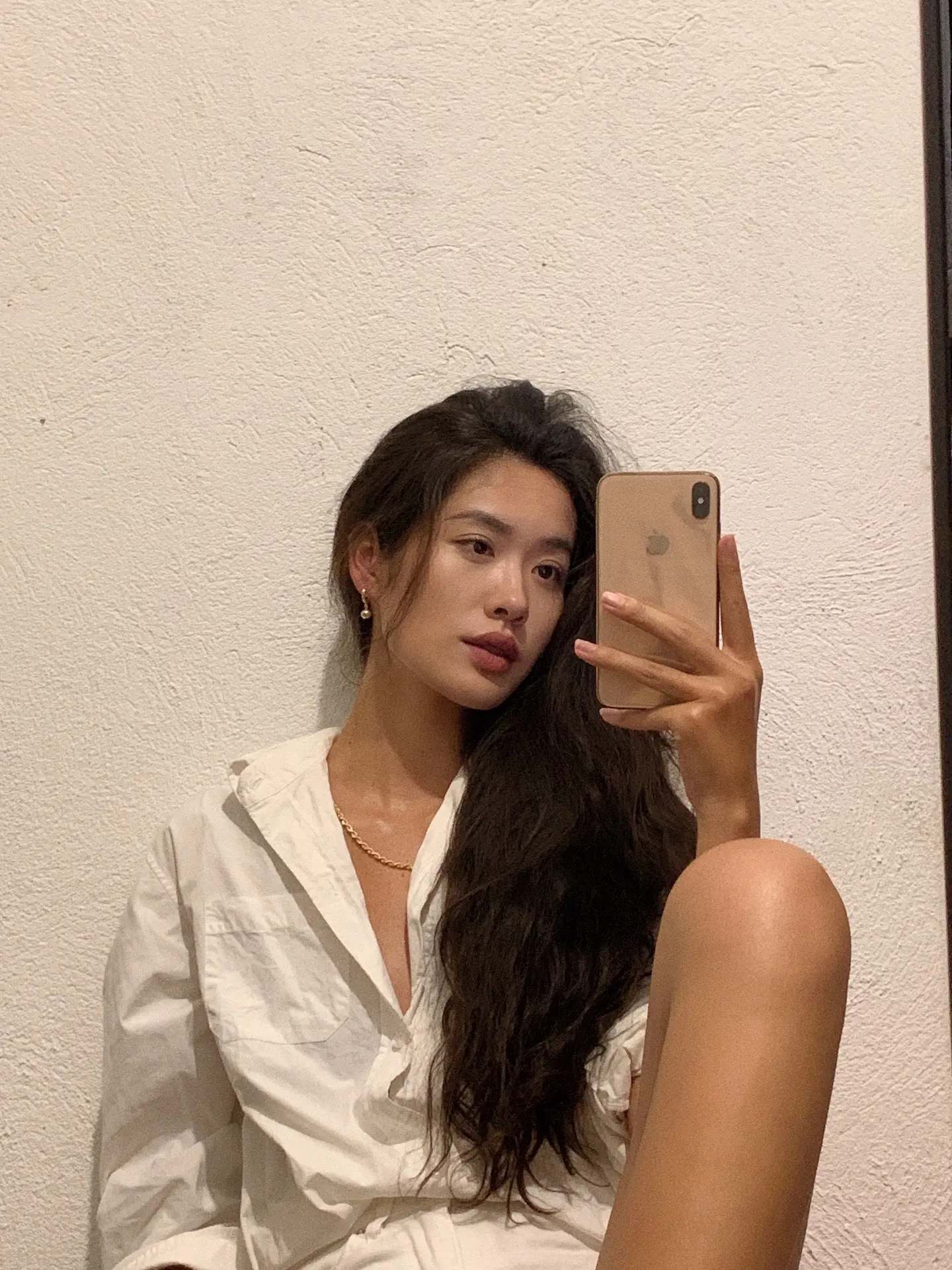 拒绝女色从你做起 我做不到。